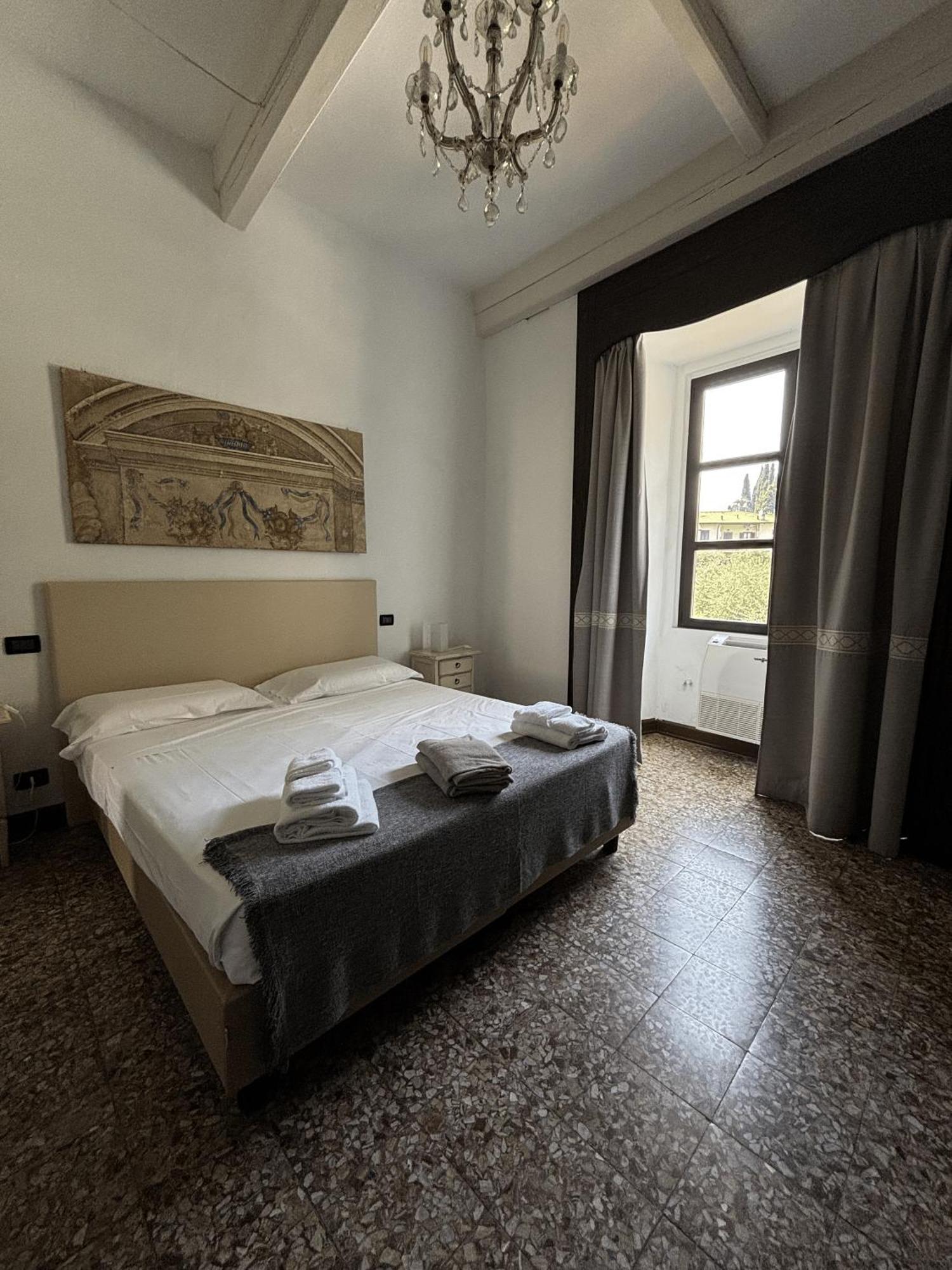 Castello Oldofredi Aparthotel Monte Isola Ngoại thất bức ảnh